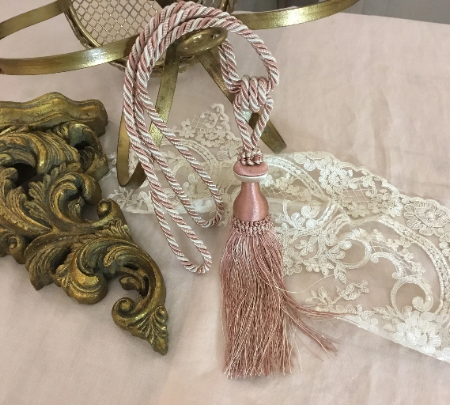 Fermatende in seta rosa antico "Gemma"