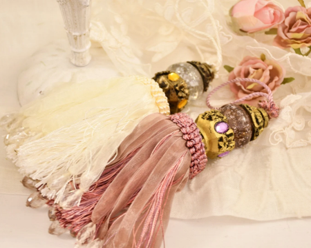 Fiocco per chiavi ''Lily'' rosa e bianco, decorazione porte, mobili, lusso italiano