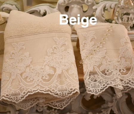 Set asciugamani in spugna e merletto pregiato “MariaLuoise”