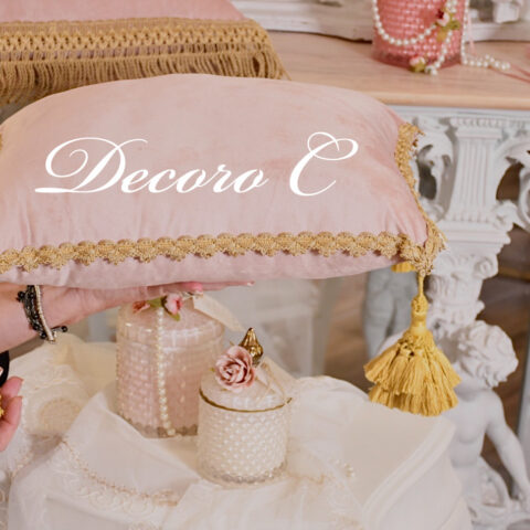 Cuscino collezione “Duchessa” velluto pregiato rosa e passamaneria oro antico