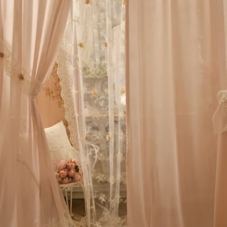 Completo tende in georgette rosa e merletto prezioso bianco seta
