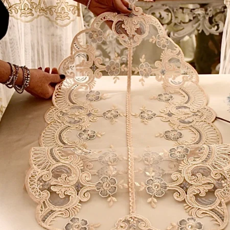 Meraviglioso runner in pizzo rebrodé “Maria Regina”