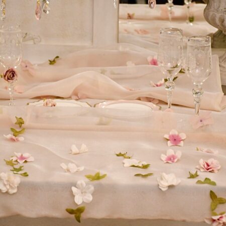 Runner wedding organza e georgette rosa con fiori applicati