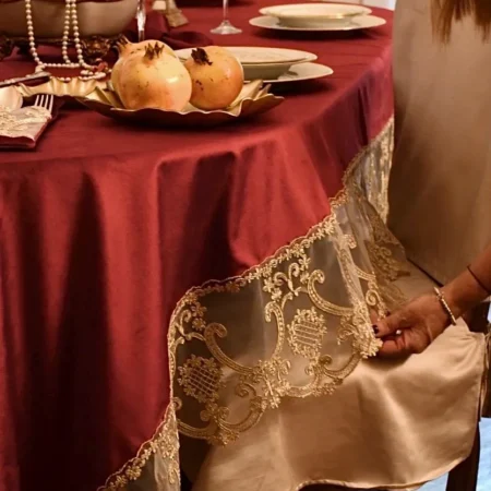 Tovaglia Velluto Bordeaux e pizzo oro “Renaissance”