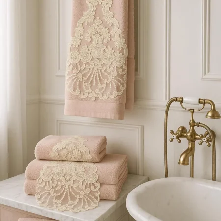 Set asciugamani in spugna e decoro in merletto  pregiato