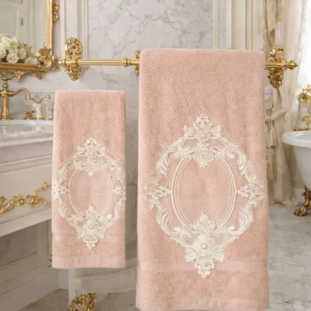 Set asciugamani in spugna e merletto pregiato “Celine”
