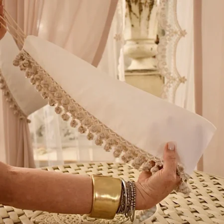 Fermatende artigianale in georgette naturale con passamaneria cipollina- fatto a mano in Italia per tende eleganti shabbychic vintage