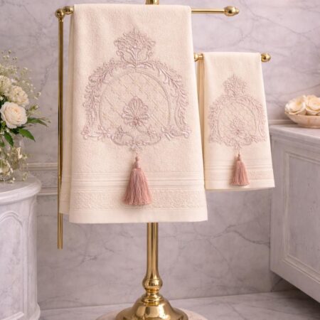 Set asciugamani in spugna e merletto pregiato “Sofia”
