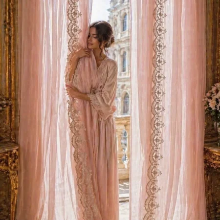Completo tende in georgette italiana doppiata con pizzo rebrodé, tende sartoriali di lusso.