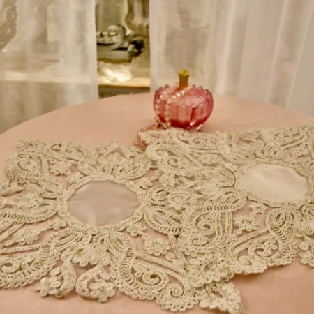 Set 2 Centrini Quadrati in Pizzo Rebrodé Beige Oro