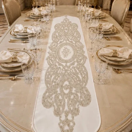 Runner Luxury “Tableau Royal” in Rasatello Fiammato Bianco Perla – Fatto a Mano – Stile Neoclassico Faggianis